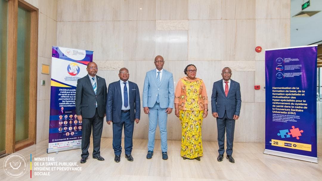 Group of officials at the Secretariat General